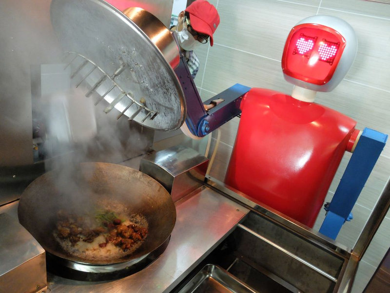 Illustration for article titled The Photographic History Of Robots As Restaurant Employees